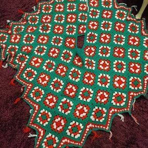 VINTAGE GRANNIE SQUARE CROCHET TREE SKIRT